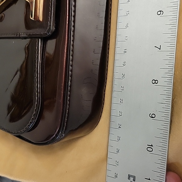 LOUIS VUITTON Sobe Wine red patent clutch bag - Picture 10 of 17